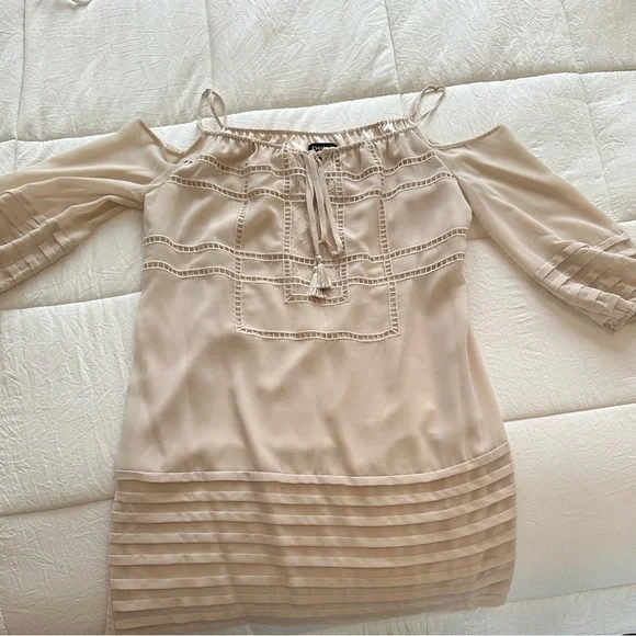 Bebe Dress - Picture 6 of 7